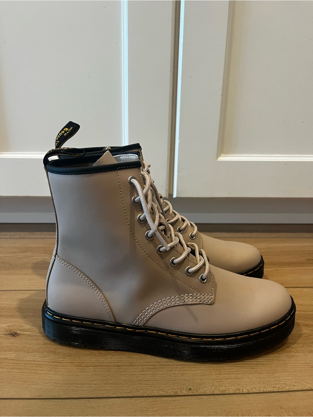 Dr. Martens Zavala Bootie Vintage Taupe Size 11 W or 10 M Leather Round Toe - Picture 3 of 9